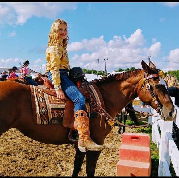 Meet your Posher, Aarolynn - Picture 1 of 1